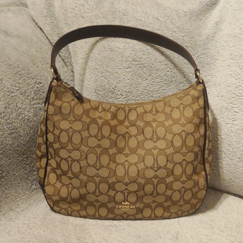 COACH Outline Signature Hobo EUC!! [FINAL PRICE] - Picture 13 of 13